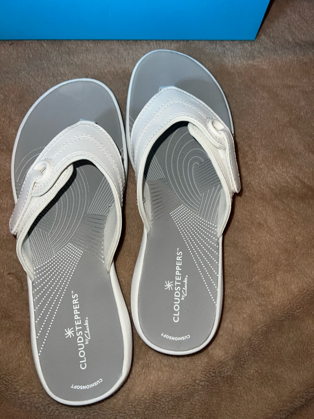 Clark’s Breeze Reyna Thong Sandal in White - Picture 4 of 6